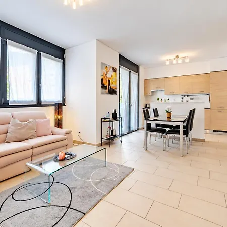 - Terrace & Garage Private Lugano